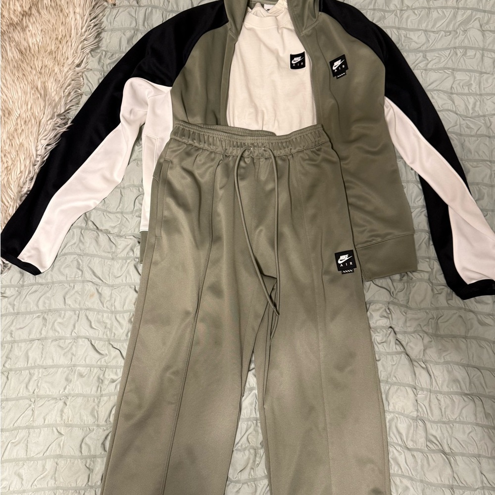 🔥Nike Air Matching Set- Olive Green, Black & White Track Suit Men Small🔥
